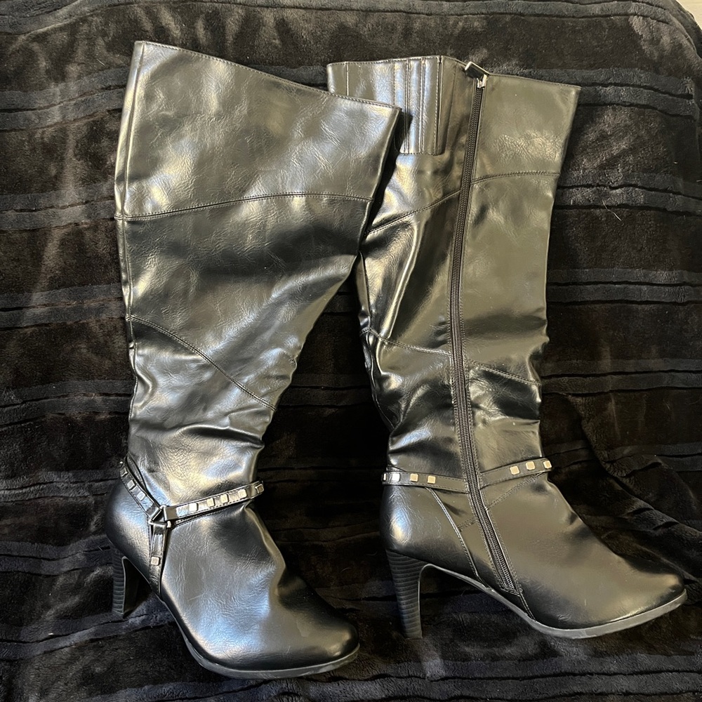 New Knee high pleather boots 10Wide